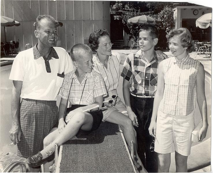 paul-mac-hudd-family-nassau.jpg